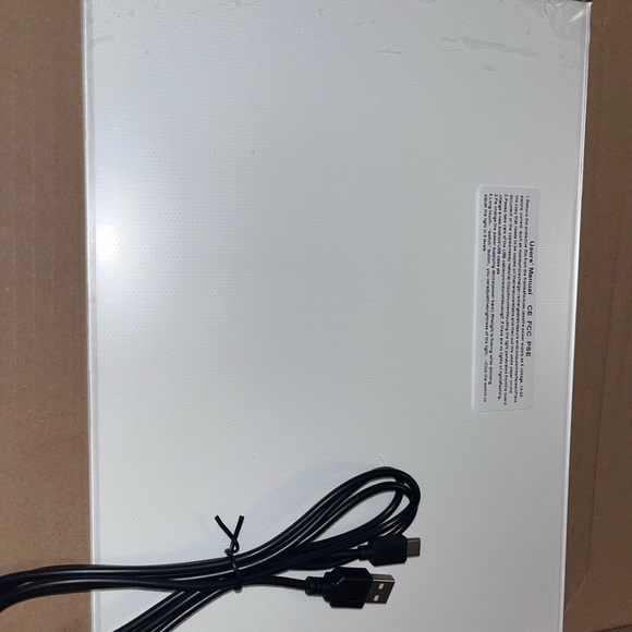 Diamond painting light up tray and accessories - Picture 3 of 4